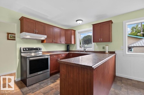 3824 114 Avenue Nw, Edmonton, AB - Indoor Photo Showing Kitchen