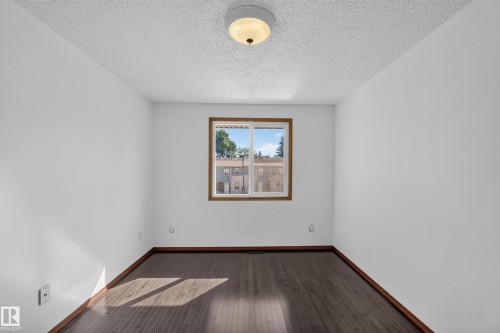 Recessed window with wood-finish trim, wood-finish flooring, and a ceiling-mounted light fixture - 23 Willowdale Place Nw, Edmonton, AB 
