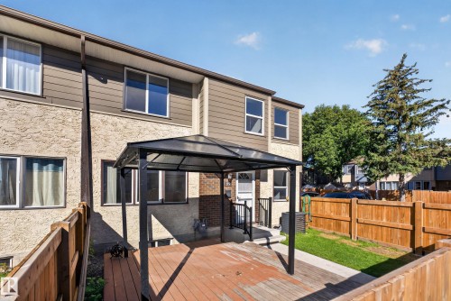 Multi-level townhome exterior featuring stucco and horizontal siding - 23 Willowdale Place Nw, Edmonton, AB 