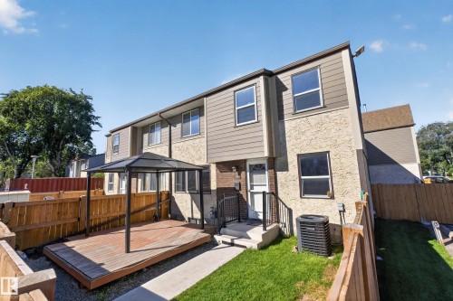 Two-story exterior with stucco and horizontal siding - 23 Willowdale Place Nw, Edmonton, AB 