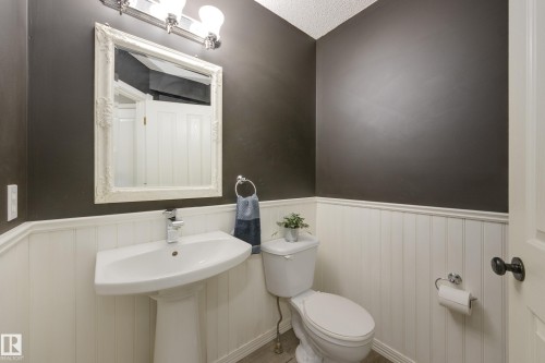 13086 162A Avenue Nw, Edmonton, AB - Indoor Photo Showing Bathroom