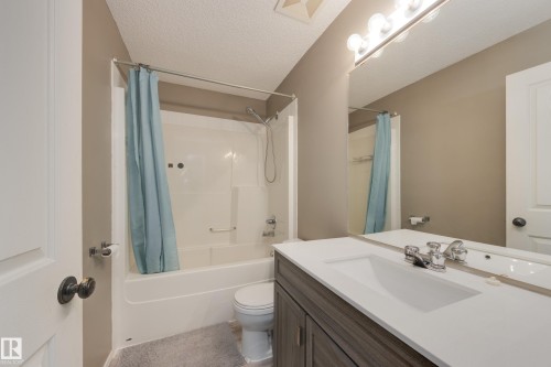 13086 162A Avenue Nw, Edmonton, AB - Indoor Photo Showing Bathroom