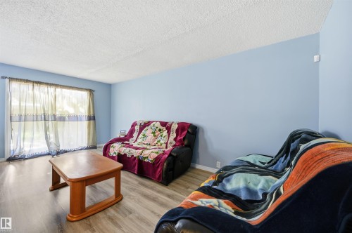 8423 Mill Woods Road Nw, Edmonton, AB - Indoor Photo Showing Living Room