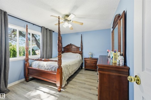 8423 Mill Woods Road Nw, Edmonton, AB - Indoor Photo Showing Bedroom