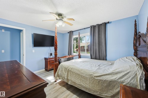 8423 Mill Woods Road Nw, Edmonton, AB - Indoor Photo Showing Bedroom