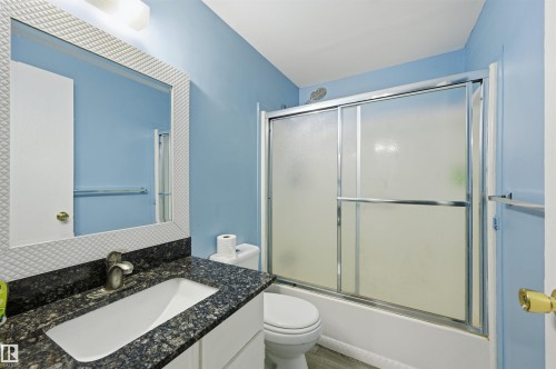 8423 Mill Woods Road Nw, Edmonton, AB - Indoor Photo Showing Bathroom