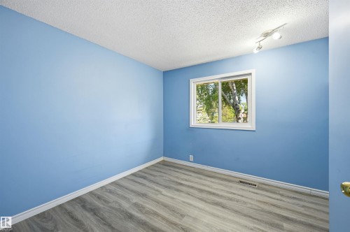 8423 Mill Woods Road Nw, Edmonton, AB - Indoor Photo Showing Other Room