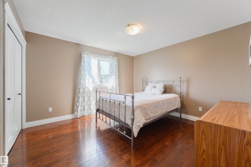 5911 166 Avenue Nw, Edmonton, AB 