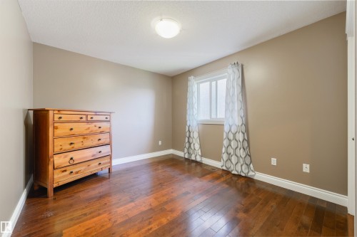 5911 166 Avenue Nw, Edmonton, AB 