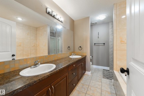 5911 166 Avenue Nw, Edmonton, AB 