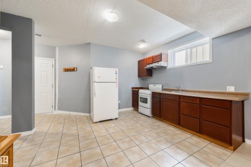 5911 166 Avenue Nw, Edmonton, AB 