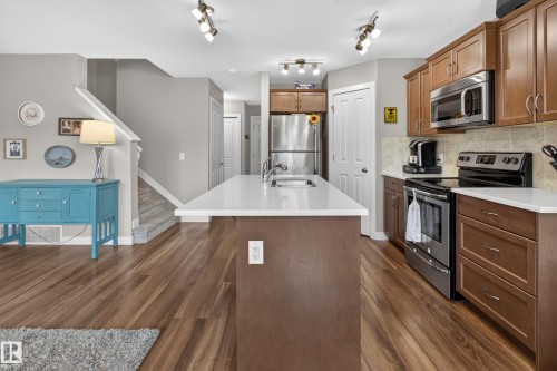 3520 9 Street Nw, Edmonton, AB - Indoor Photo Showing Kitchen