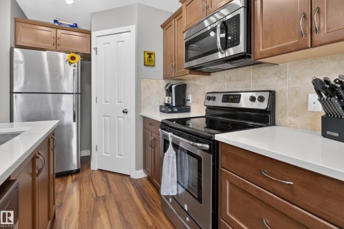 3520 9 Street Nw, Edmonton, AB - Indoor Photo Showing Kitchen