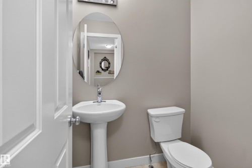 3520 9 Street Nw, Edmonton, AB - Indoor Photo Showing Bathroom