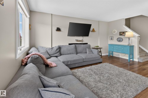 3520 9 Street Nw, Edmonton, AB - Indoor Photo Showing Living Room