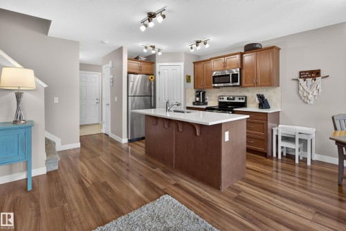 3520 9 Street Nw, Edmonton, AB - Indoor Photo Showing Kitchen
