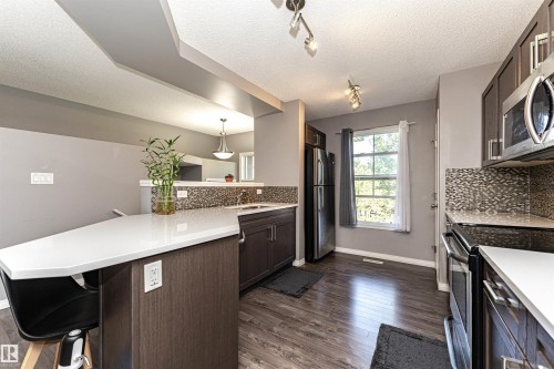 #22 4029 Orchards Dr Sw, Edmonton, AB - Indoor Photo Showing Kitchen