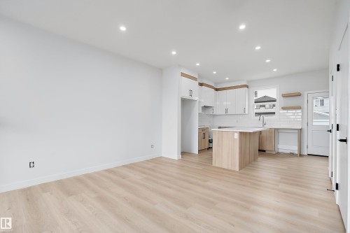 525 Robinson Boulevard, Leduc, AB - Indoor Photo Showing Kitchen