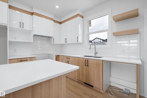 525 Robinson Boulevard, Leduc, AB - Indoor Photo Showing Kitchen
