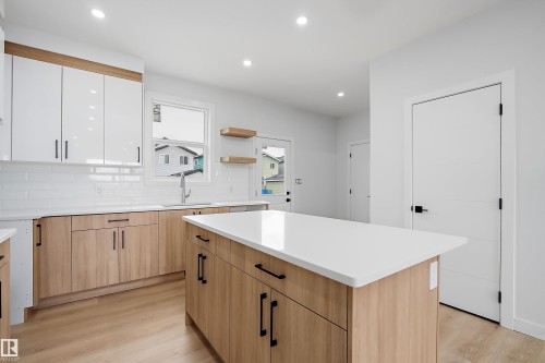 525 Robinson Boulevard, Leduc, AB - Indoor Photo Showing Kitchen