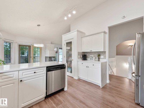 1217 115A Street Nw, Edmonton, AB - Indoor Photo Showing Kitchen
