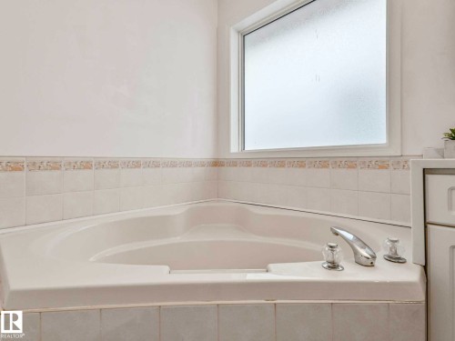 1217 115A Street Nw, Edmonton, AB - Indoor Photo Showing Bathroom