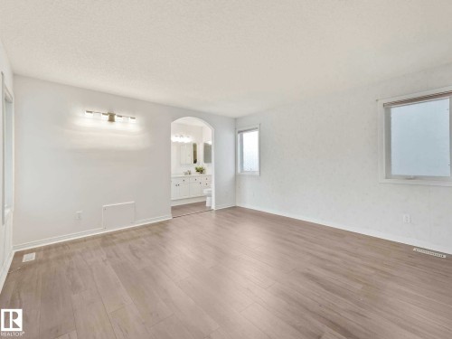 1217 115A Street Nw, Edmonton, AB - Indoor Photo Showing Other Room