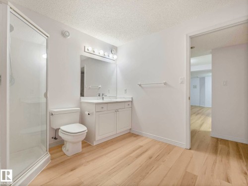 1217 115A Street Nw, Edmonton, AB - Indoor Photo Showing Bathroom