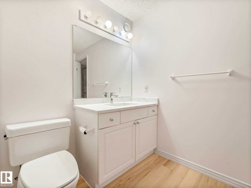 1217 115A Street Nw, Edmonton, AB - Indoor Photo Showing Bathroom