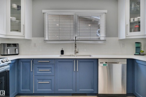 5112 43 Avenue, Leduc, AB - Indoor Photo Showing Kitchen