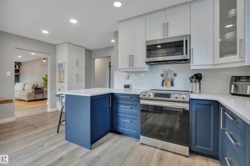 5112 43 Avenue, Leduc, AB - Indoor Photo Showing Kitchen With Upgraded Kitchen