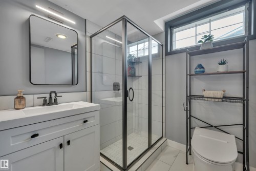 5112 43 Avenue, Leduc, AB - Indoor Photo Showing Bathroom