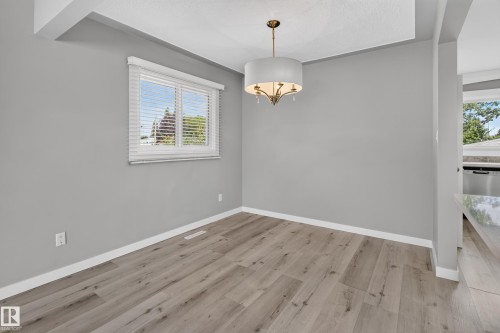 7108 90 Avenue Nw, Edmonton, AB - Indoor Photo Showing Other Room