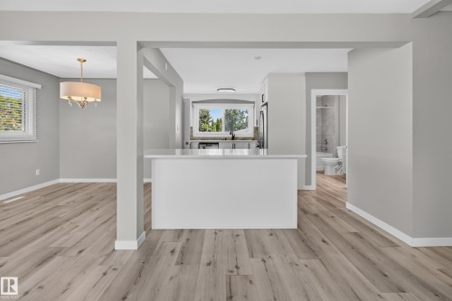 7108 90 Avenue Nw, Edmonton, AB - Indoor