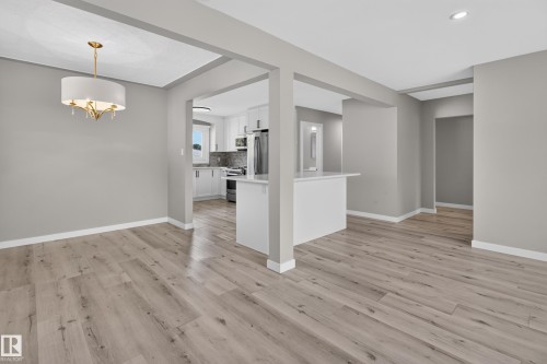 7108 90 Avenue Nw, Edmonton, AB - Indoor