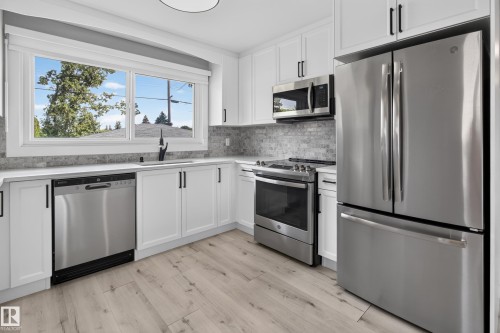 7108 90 Avenue Nw, Edmonton, AB - Indoor Photo Showing Kitchen With Stainless Steel Kitchen With Upgraded Kitchen