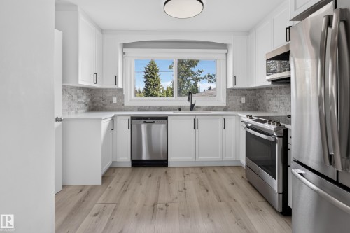 7108 90 Avenue Nw, Edmonton, AB - Indoor Photo Showing Kitchen With Stainless Steel Kitchen With Upgraded Kitchen