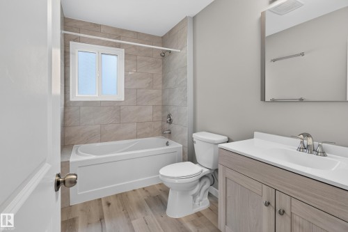 7108 90 Avenue Nw, Edmonton, AB - Indoor Photo Showing Bathroom