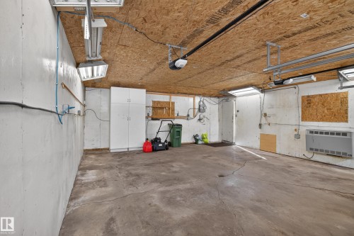 7108 90 Avenue Nw, Edmonton, AB - Indoor Photo Showing Garage