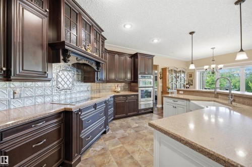 13 Sylvan Drive, St. Albert, AB - Indoor Photo Showing Kitchen With Upgraded Kitchen