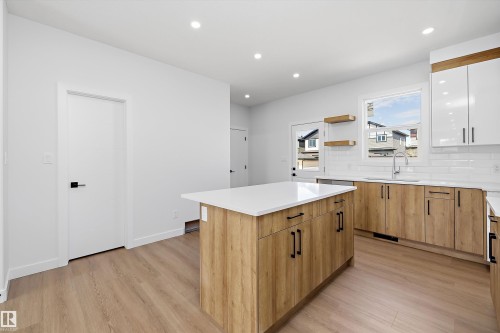 523 Robinson Boulevard, Leduc, AB - Indoor Photo Showing Kitchen