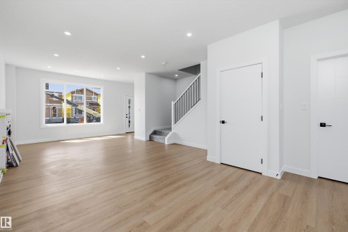 523 Robinson Boulevard, Leduc, AB - Indoor Photo Showing Living Room
