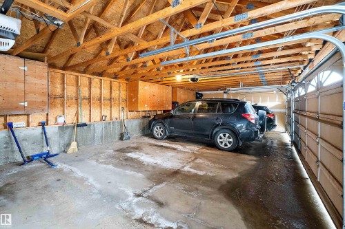#124 15499 Castle Downs Rd Nw, Edmonton, AB - Indoor Photo Showing Garage