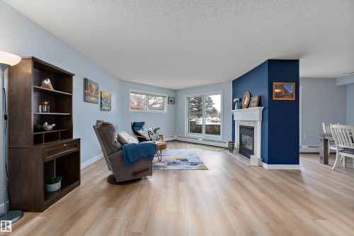 #124 15499 Castle Downs Rd Nw, Edmonton, AB - Indoor Photo Showing Living Room With Fireplace