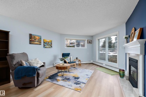 #124 15499 Castle Downs Rd Nw, Edmonton, AB - Indoor Photo Showing Living Room With Fireplace