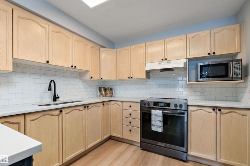 #124 15499 Castle Downs Rd Nw, Edmonton, AB - Indoor Photo Showing Kitchen With Double Sink