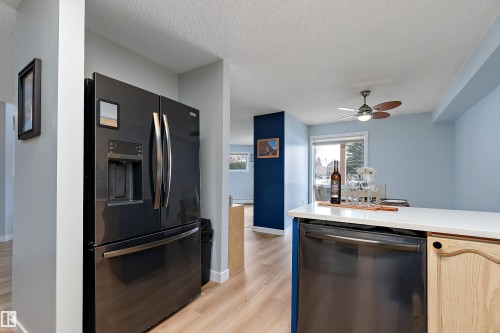 #124 15499 Castle Downs Rd Nw, Edmonton, AB - Indoor Photo Showing Kitchen