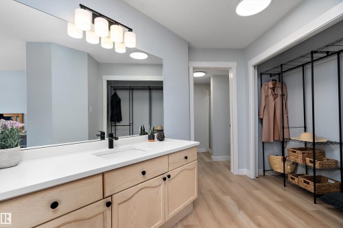 #124 15499 Castle Downs Rd Nw, Edmonton, AB - Indoor Photo Showing Bathroom