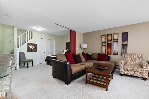 #124 15499 Castle Downs Rd Nw, Edmonton, AB - Indoor Photo Showing Living Room