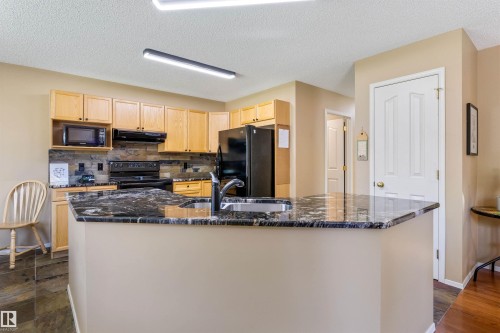 118 Naples Way, St. Albert, AB - Indoor Photo Showing Kitchen With Double Sink